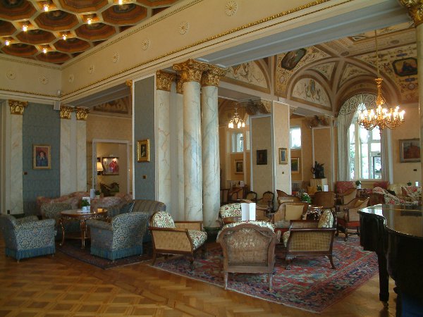 Grand-Hotel-Villa-Serbelloni-Bellagio-hall2